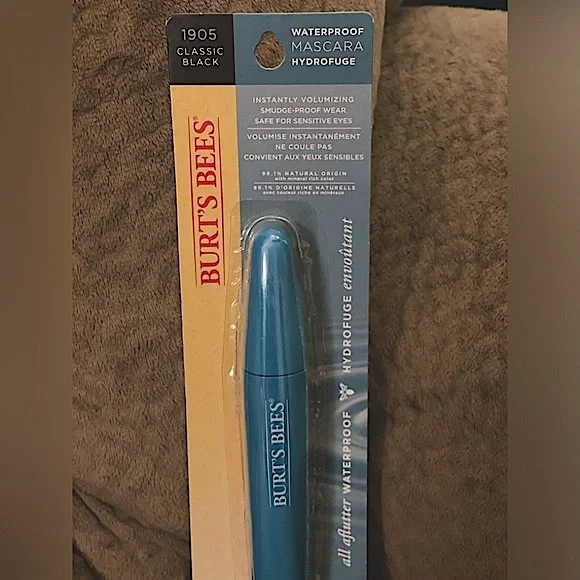 Waterproof Black Mascara by Burt’s Bees - Picture 5 of 16